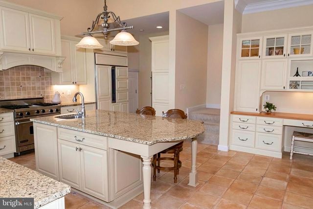 11379 SENECA KNOLL DR, Great Falls, VA 22066