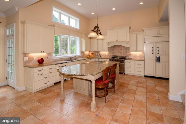 11379 SENECA KNOLL DR, Great Falls, VA 22066