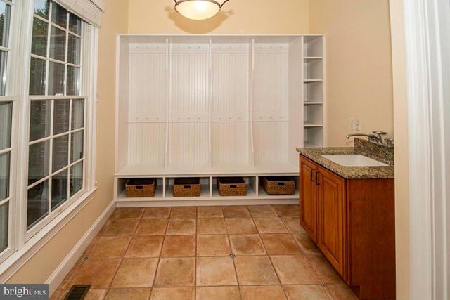 11379 SENECA KNOLL DR, Great Falls, VA 22066