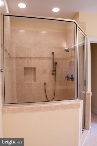 11379 SENECA KNOLL DR, Great Falls, VA 22066
