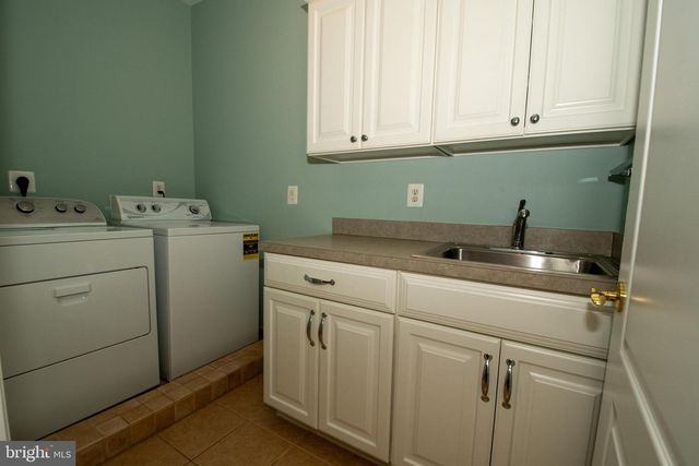 11379 SENECA KNOLL DR, Great Falls, VA 22066