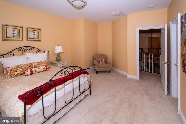 11379 SENECA KNOLL DR, Great Falls, VA 22066