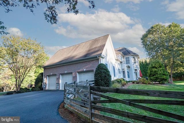 11379 SENECA KNOLL DR, Great Falls, VA 22066