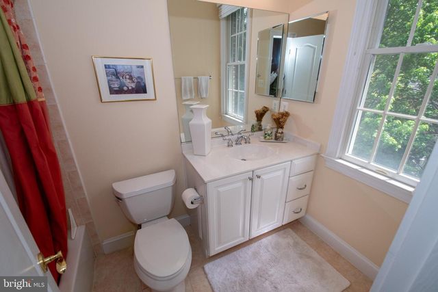 11379 SENECA KNOLL DR, Great Falls, VA 22066