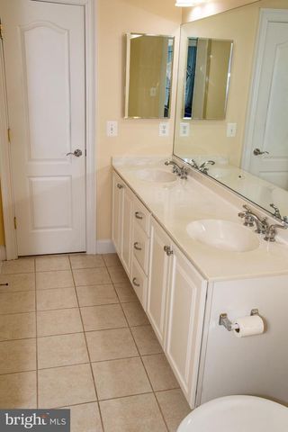 11379 SENECA KNOLL DR, Great Falls, VA 22066