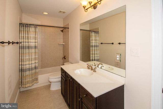 11379 SENECA KNOLL DR, Great Falls, VA 22066