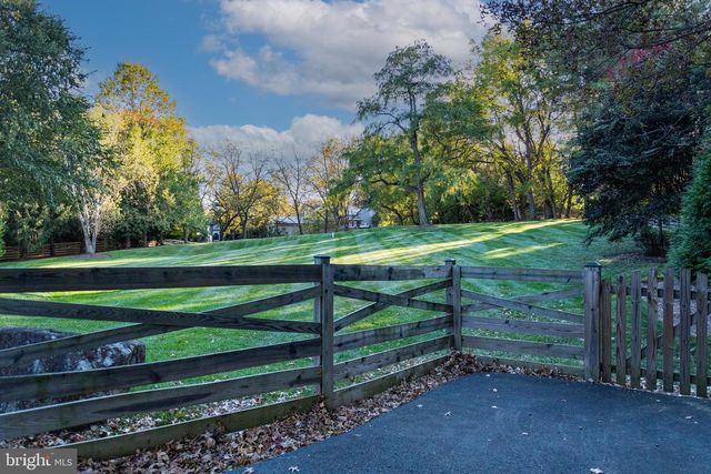 11379 SENECA KNOLL DR, Great Falls, VA 22066