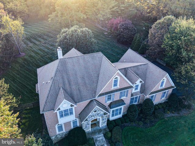 11379 SENECA KNOLL DR, Great Falls, VA 22066