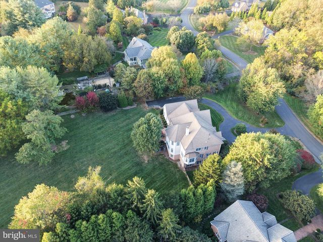 11379 SENECA KNOLL DR, Great Falls, VA 22066