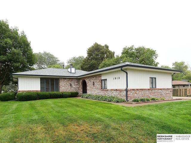 1913 E 16th Street, Fremont, NE 68025