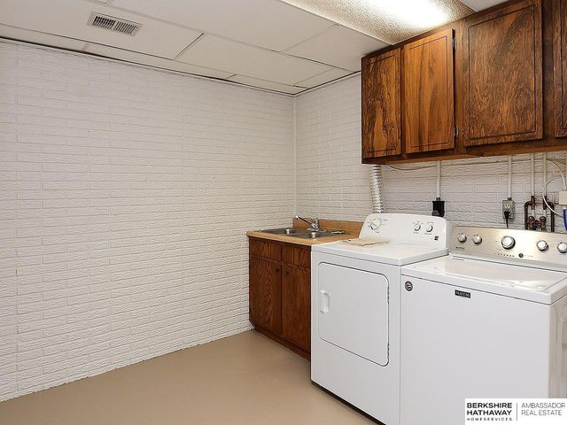 1913 E 16th Street, Fremont, NE 68025