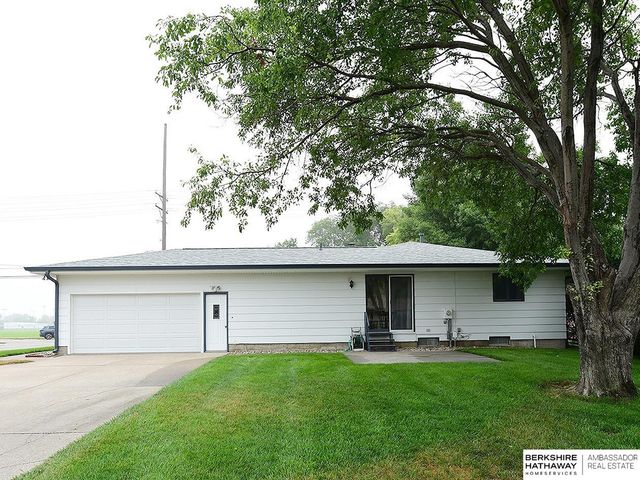 1913 E 16th Street, Fremont, NE 68025