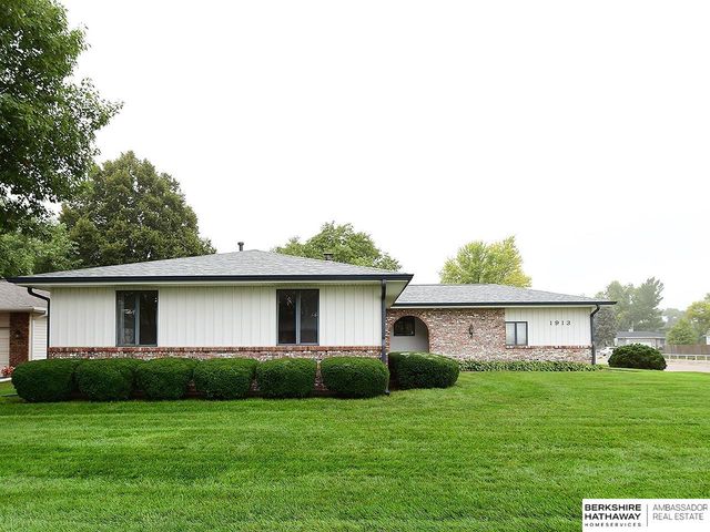1913 E 16th Street, Fremont, NE 68025