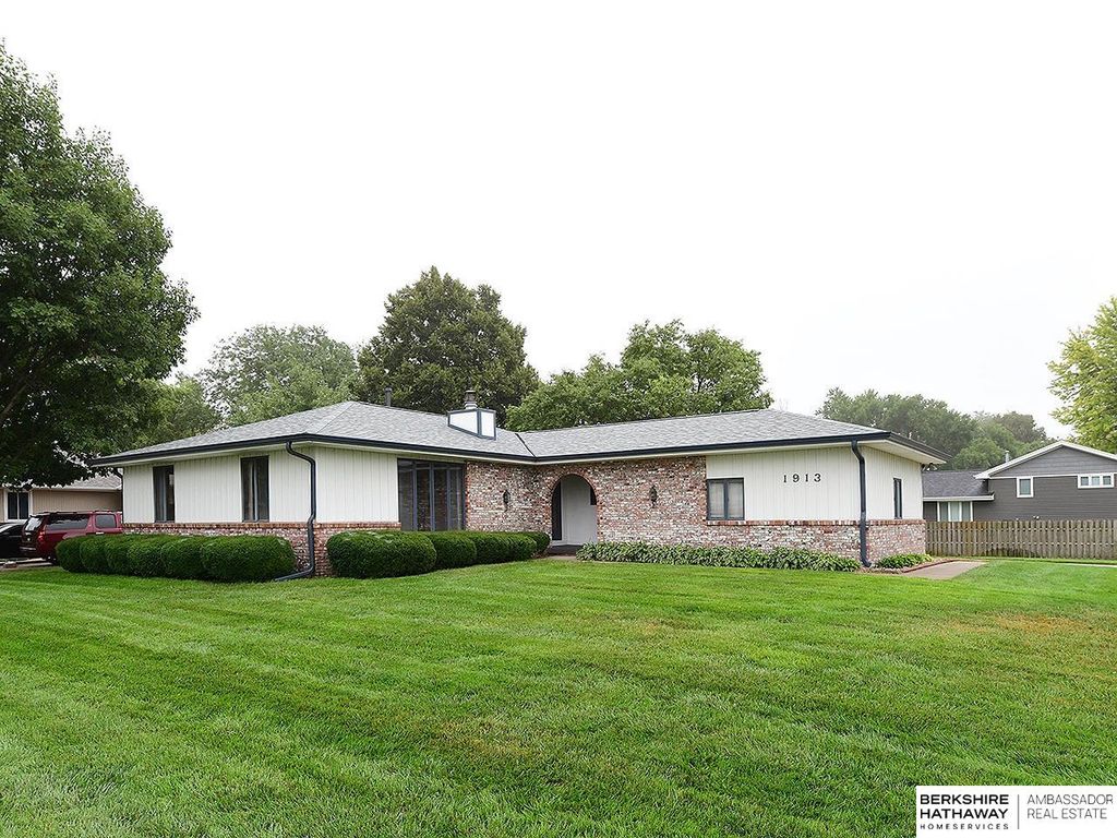 1913 E 16th Street, Fremont, NE 68025