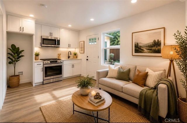 6714 Jellico, Lake Balboa, CA 91406