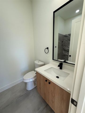 1815 Mckee Street B, Houston, TX 77009