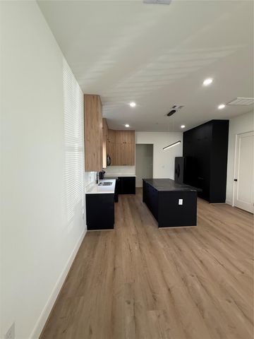 1815 Mckee Street B, Houston, TX 77009