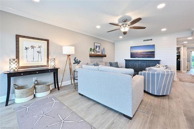 3200 Gulf Shore BLVD N 308, Naples, FL 34103