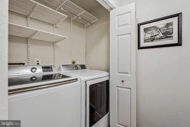 1606 BLACKSMITH LN, Herndon, VA 20170