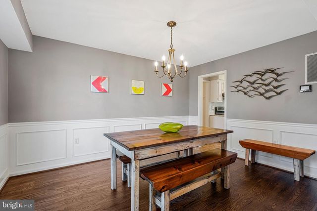 1606 BLACKSMITH LN, Herndon, VA 20170