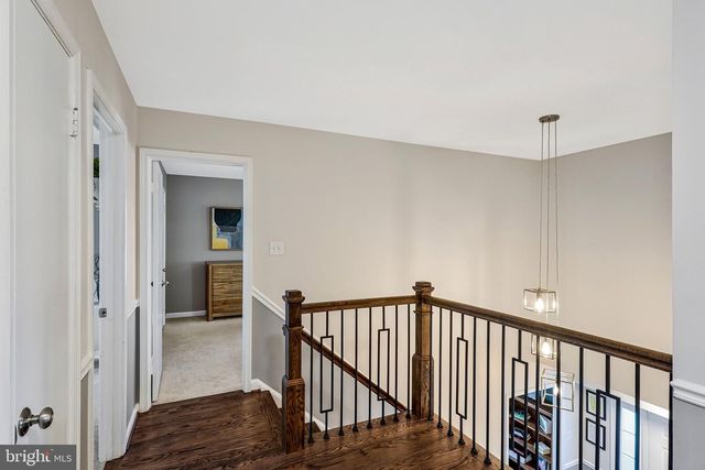 1606 BLACKSMITH LN, Herndon, VA 20170