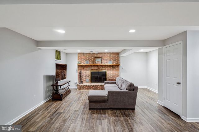 1606 BLACKSMITH LN, Herndon, VA 20170