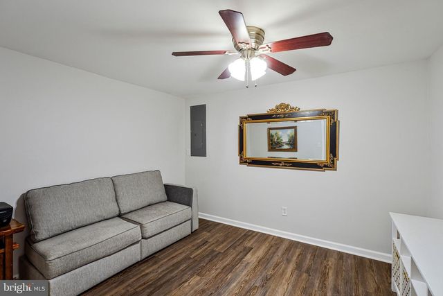 1606 BLACKSMITH LN, Herndon, VA 20170