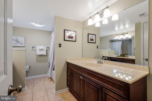 1606 BLACKSMITH LN, Herndon, VA 20170