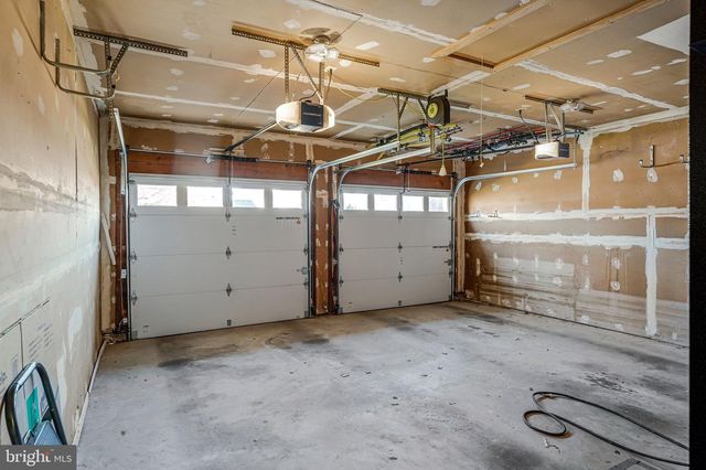 1606 BLACKSMITH LN, Herndon, VA 20170