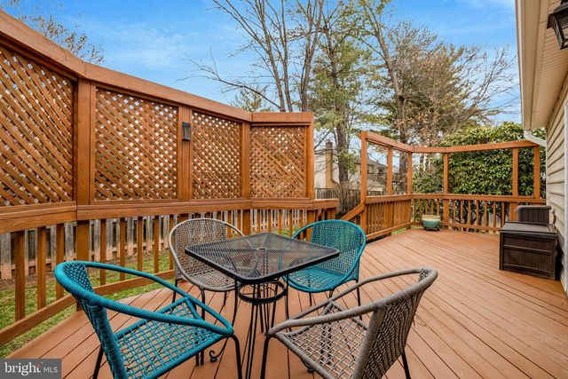 1606 BLACKSMITH LN, Herndon, VA 20170