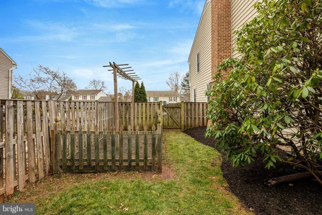 1606 BLACKSMITH LN, Herndon, VA 20170