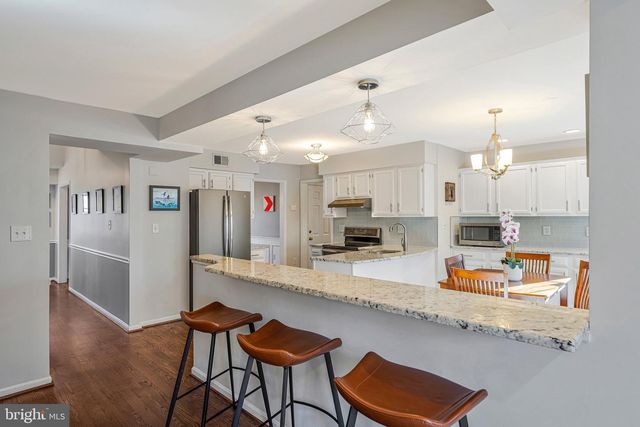 1606 BLACKSMITH LN, Herndon, VA 20170