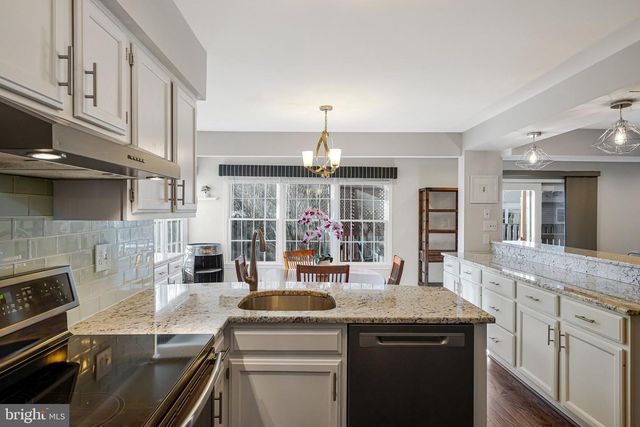 1606 BLACKSMITH LN, Herndon, VA 20170