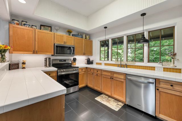 2 Kehonka Hill Road, Wolfeboro, NH 03894