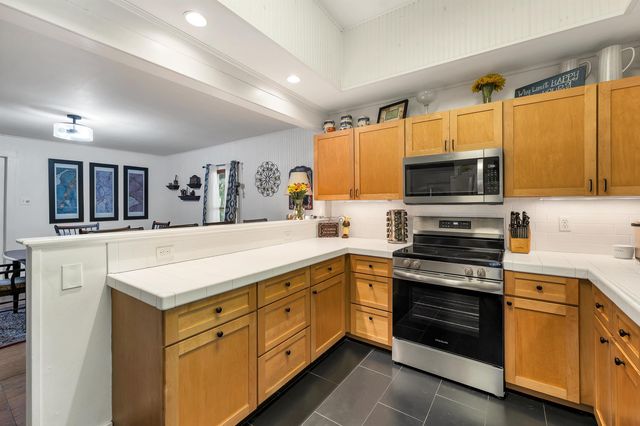 2 Kehonka Hill Road, Wolfeboro, NH 03894