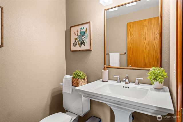 2204 SW 308th Street, Federal Way, WA 98023