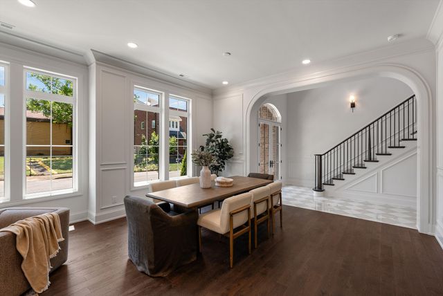 1208A Hawkins St, Nashville, TN 37203