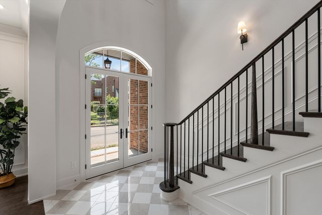 1208A Hawkins St, Nashville, TN 37203