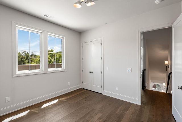 1208A Hawkins St, Nashville, TN 37203