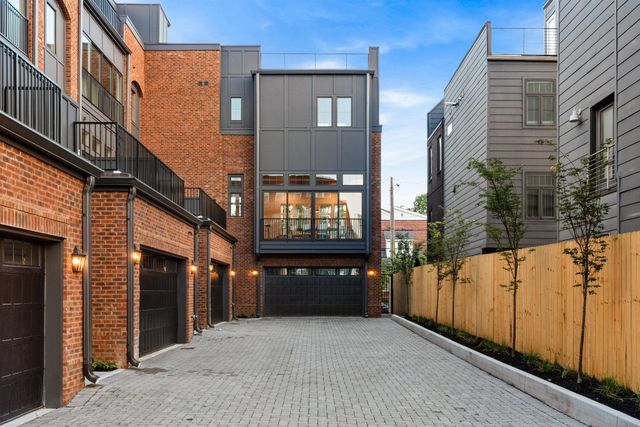 1208A Hawkins St, Nashville, TN 37203