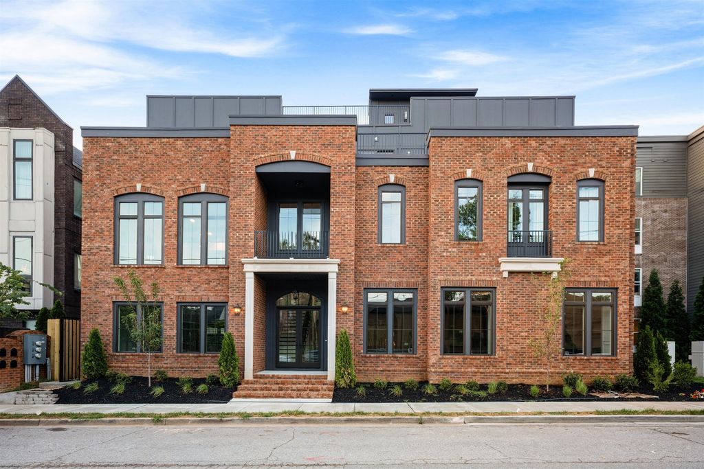 1208A Hawkins St, Nashville, TN 37203
