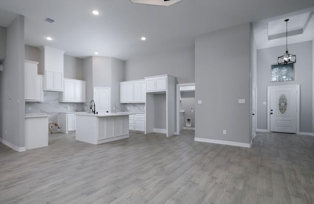 1737 E Lake Drive, Huntsville, TX 77340