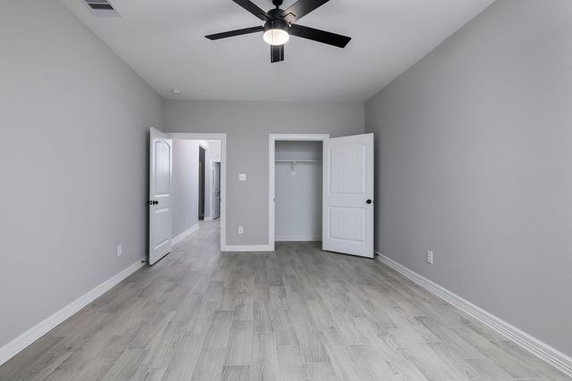 1737 E Lake Drive, Huntsville, TX 77340