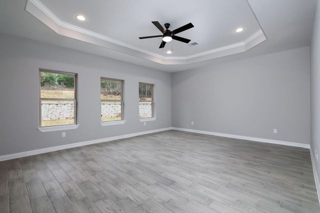 1737 E Lake Drive, Huntsville, TX 77340