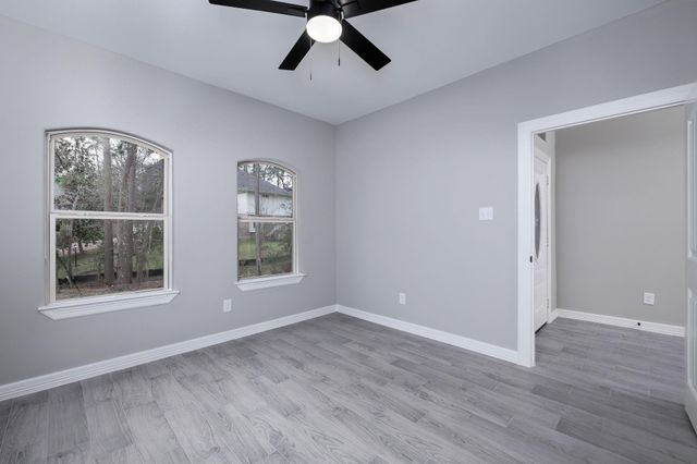 1737 E Lake Drive, Huntsville, TX 77340