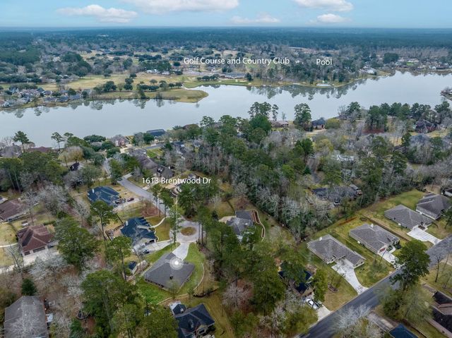 1737 E Lake Drive, Huntsville, TX 77340