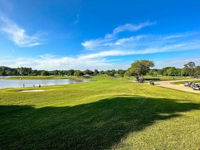 1737 E Lake Drive, Huntsville, TX 77340