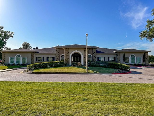 1737 E Lake Drive, Huntsville, TX 77340