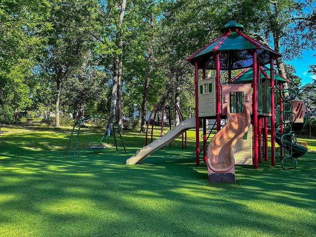 1737 E Lake Drive, Huntsville, TX 77340