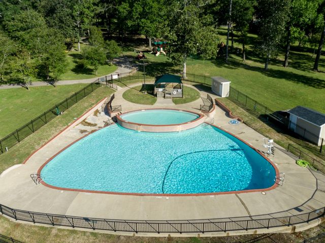 1737 E Lake Drive, Huntsville, TX 77340